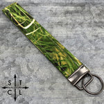 Load image into Gallery viewer, Key Fob Camouflage Grass