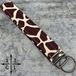 Load image into Gallery viewer, Key Fob Giraffe Pint