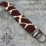 Load image into Gallery viewer, Key Fob Giraffe Pint