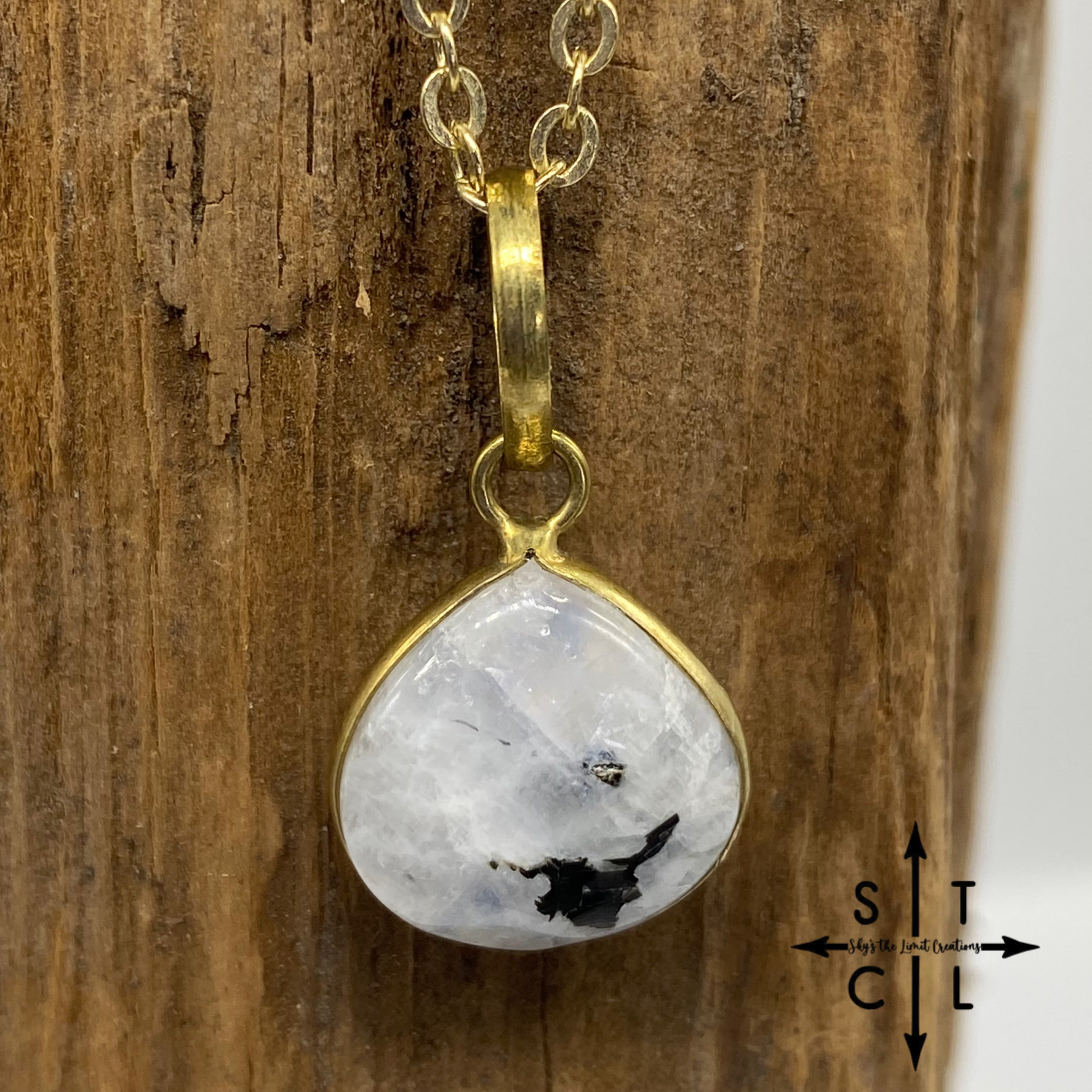 Tear Drop Natual Stone Quartz Necklace