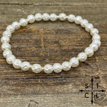 Load image into Gallery viewer, Stretch Bracelet Plastic White Pearl
