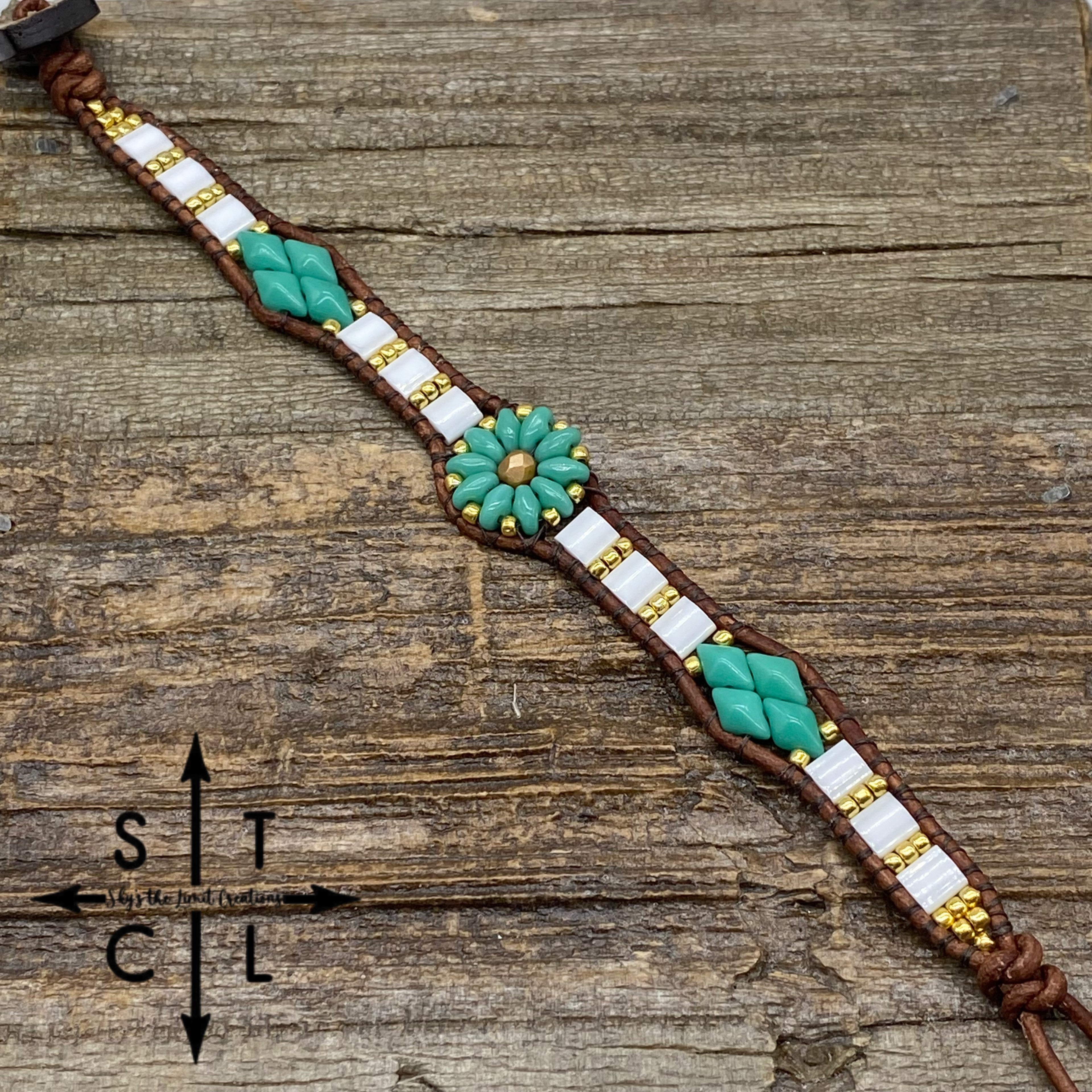 Turquoise White Gold Daisy
