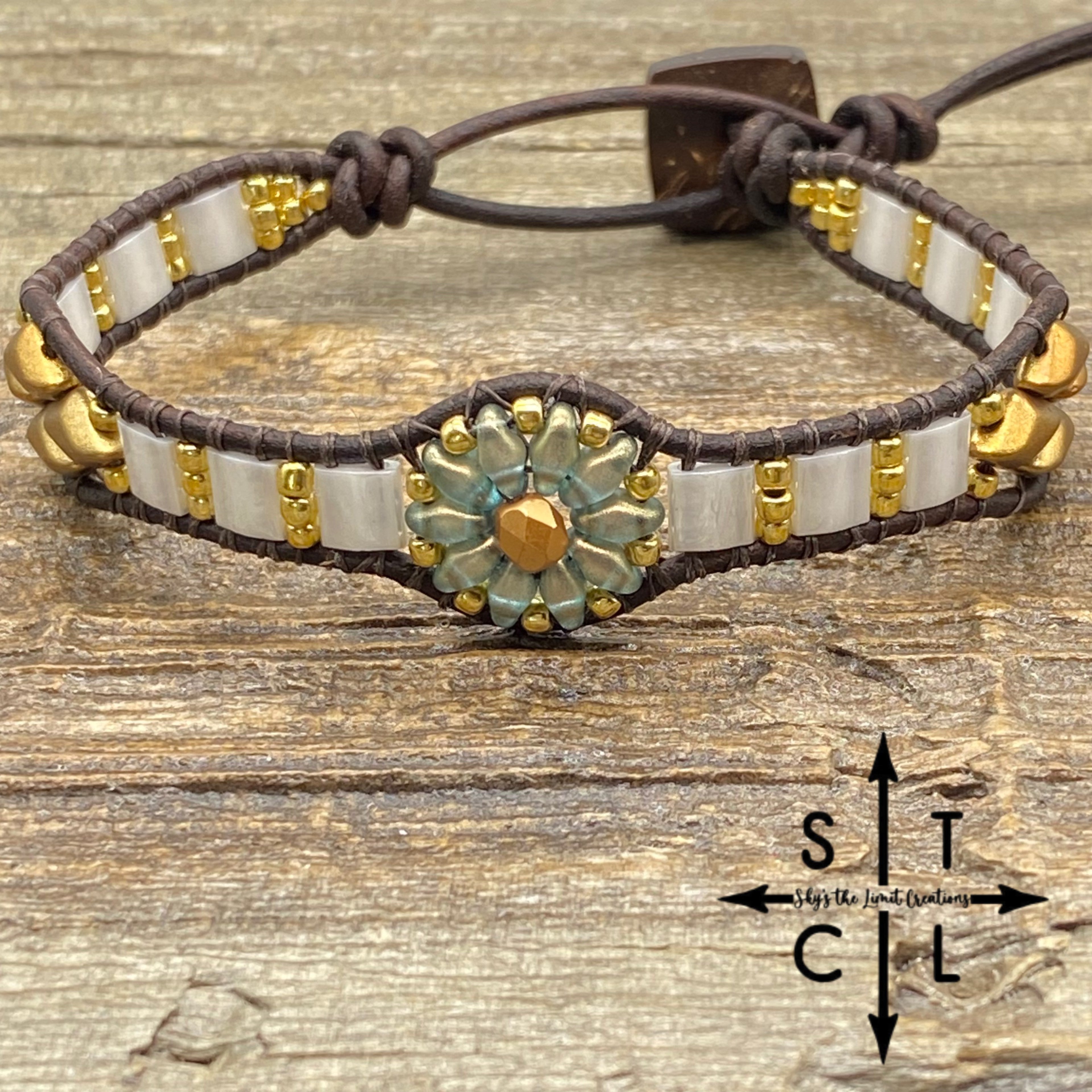 Pearl Blue Pearl White Matte Gold Daisy